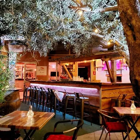 Les Du Relais D'aguilar Campingplads